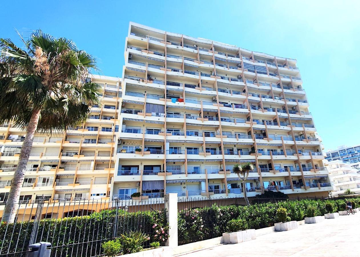 Diana 808 South-Facing Beachfront Studio With Amazing Sea Views Apartman Marbella Kültér fotó